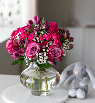 Lilla og rosa bukett med slør og bamse Lilla og rosa bukett med slør og bamse